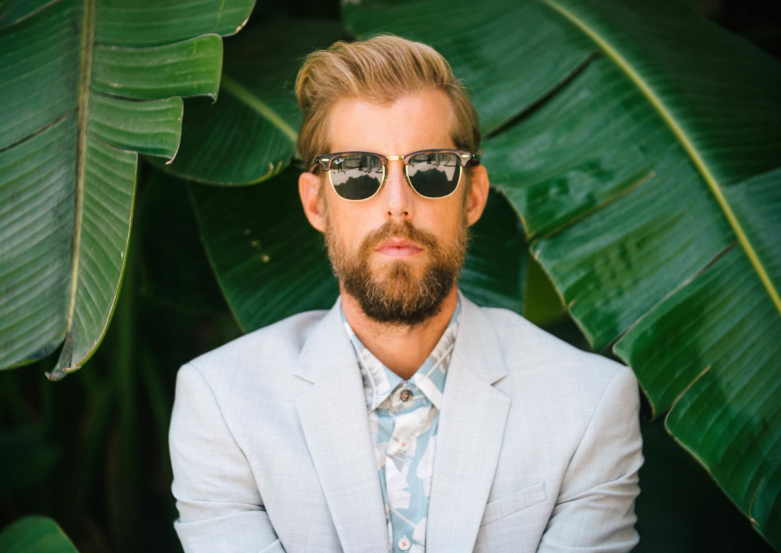 Andrew McMahon in the Wilderness Heads Out on a “Blue Vacation” (premiere)