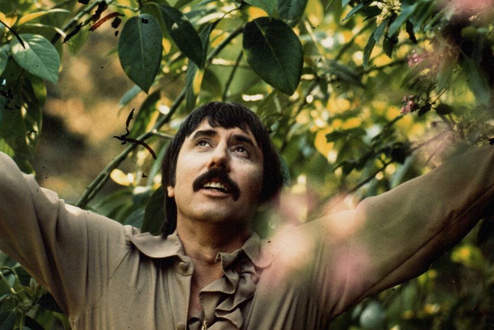 With ‘Cruisin’ for Surf Bunnies’, the Legendary Lee Hazlewood Hits the Beach in Style