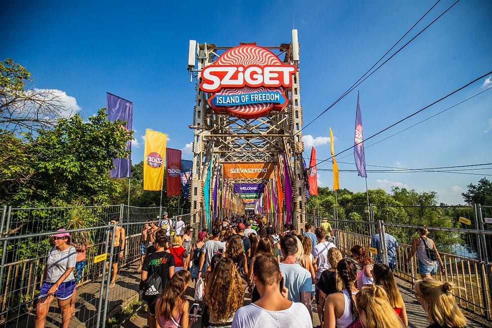 Sziget Festival Days 6 and 7: Shawn Mendes Charms, Arctic Monkeys Make the Rain Go Away