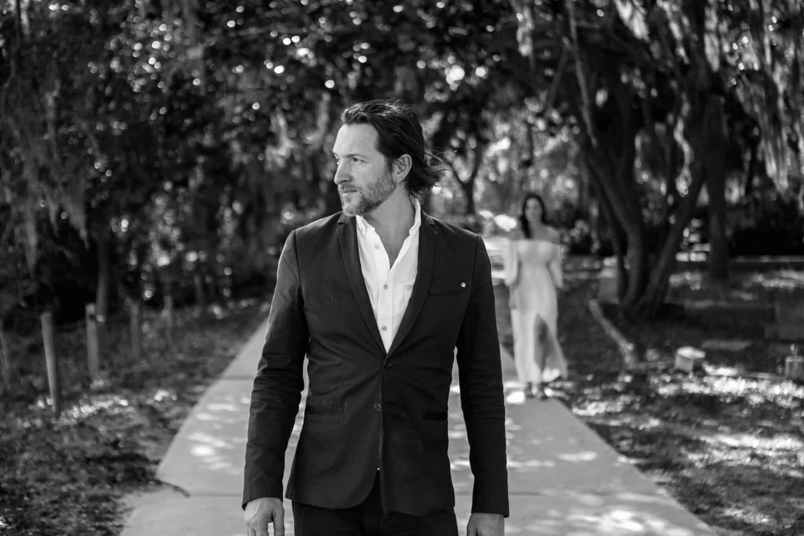 Matthew Perryman Jones Sings About Personal Empowerment on “Anything Goes” (premiere + interview)