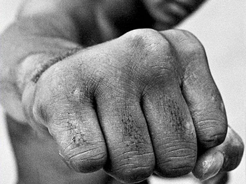 ‘Ali: A Life’ Chronicles a Rhyming, Jabbing, Heroic Contradiction