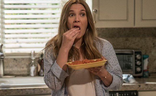 ‘Santa Clarita Diet’: Barrymore and Olyphant Have Bloody Fun in “So Then a Monkey or a Bat”