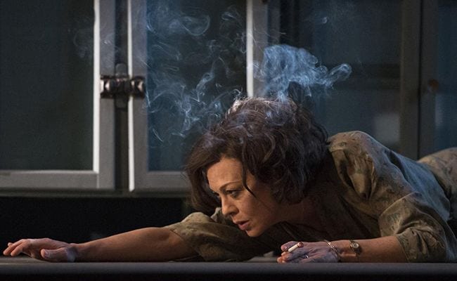 helen-mccrory-captivates-in-the-national-theatres-revival-of-the-deep-blue-