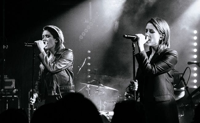 Tegan and Sara Tease ‘Love You to Death’ With Short Intimate Tour (Photos)
