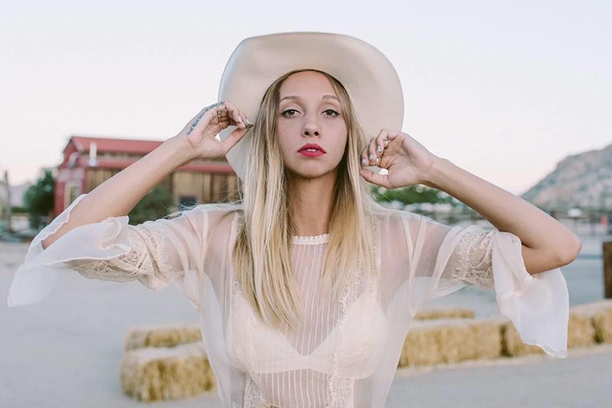 Victoria Bailey’s “Skid Row” Exemplifies the Bakersfield Sound (premiere + interview)