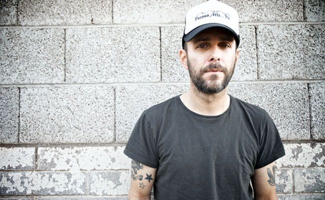greg-laswell-everyone-thinks-i-dodged-a-bullet