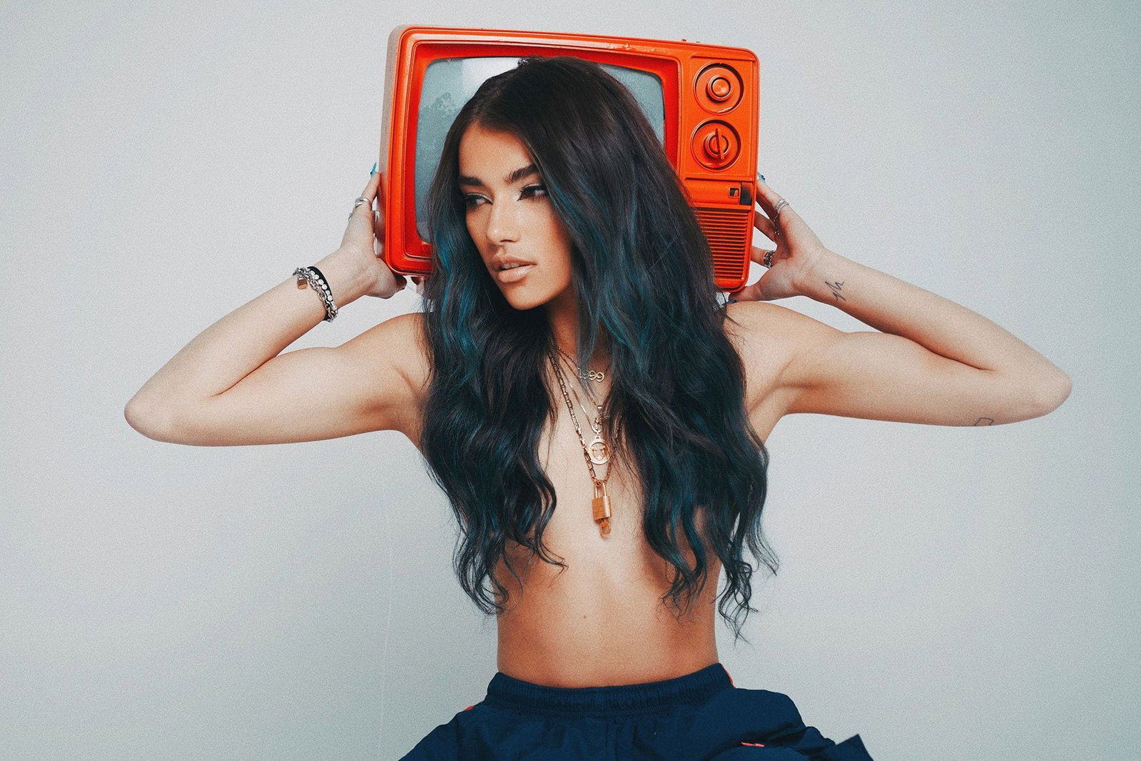 ARI Tackles Her Inner Turmoil on "Cold War" (premiere) 1 ari-cold-war-premiere