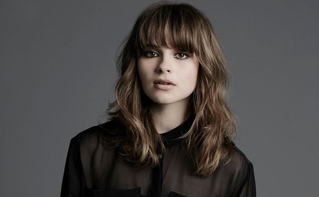 gabrielle-aplin-light-up-the-dark