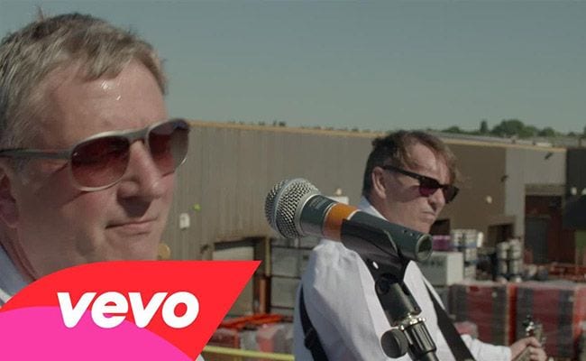 Squeeze – “Happy Days” (video) (Singles Going Steady)