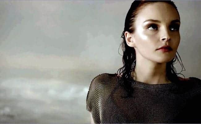 CHVRCHES – “Leave a Trace” (video)