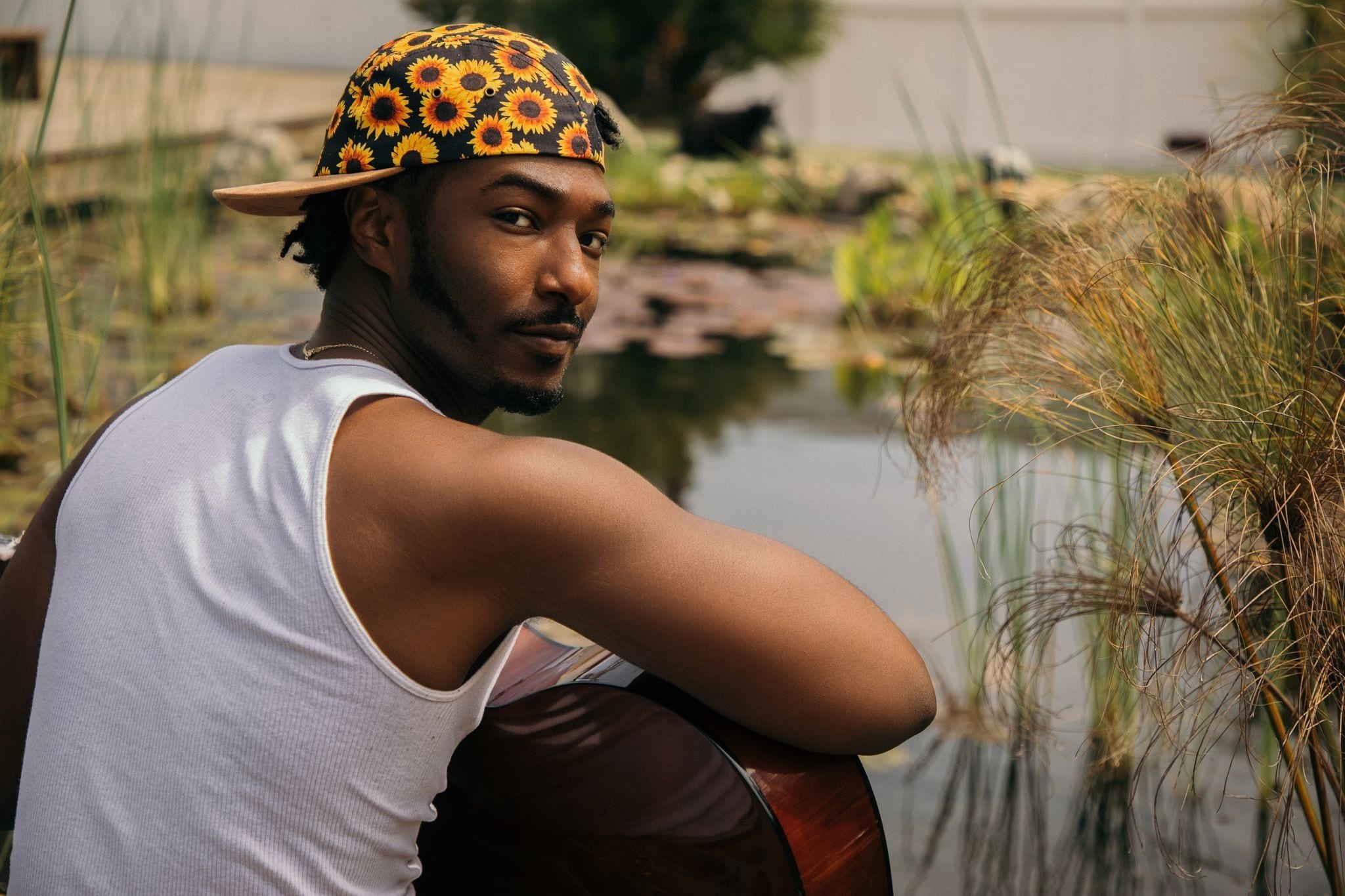 Willie Jones Blends Country-Trap With Classic Banjo-Picking on “Trainwreck” (premiere)
