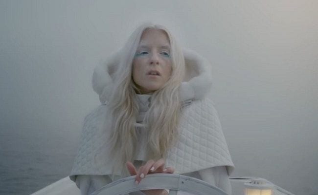 iamamiwhoami: blue