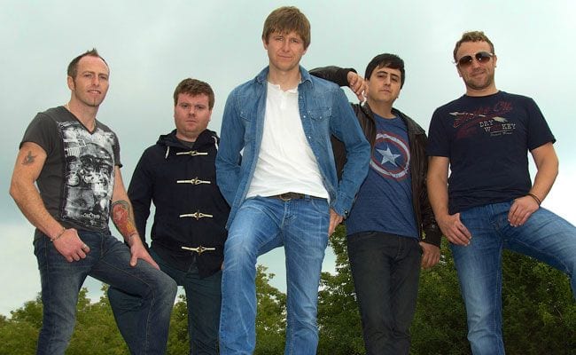 Familiar Looking Strangers – “Saturday Night” (audio) (Premiere)