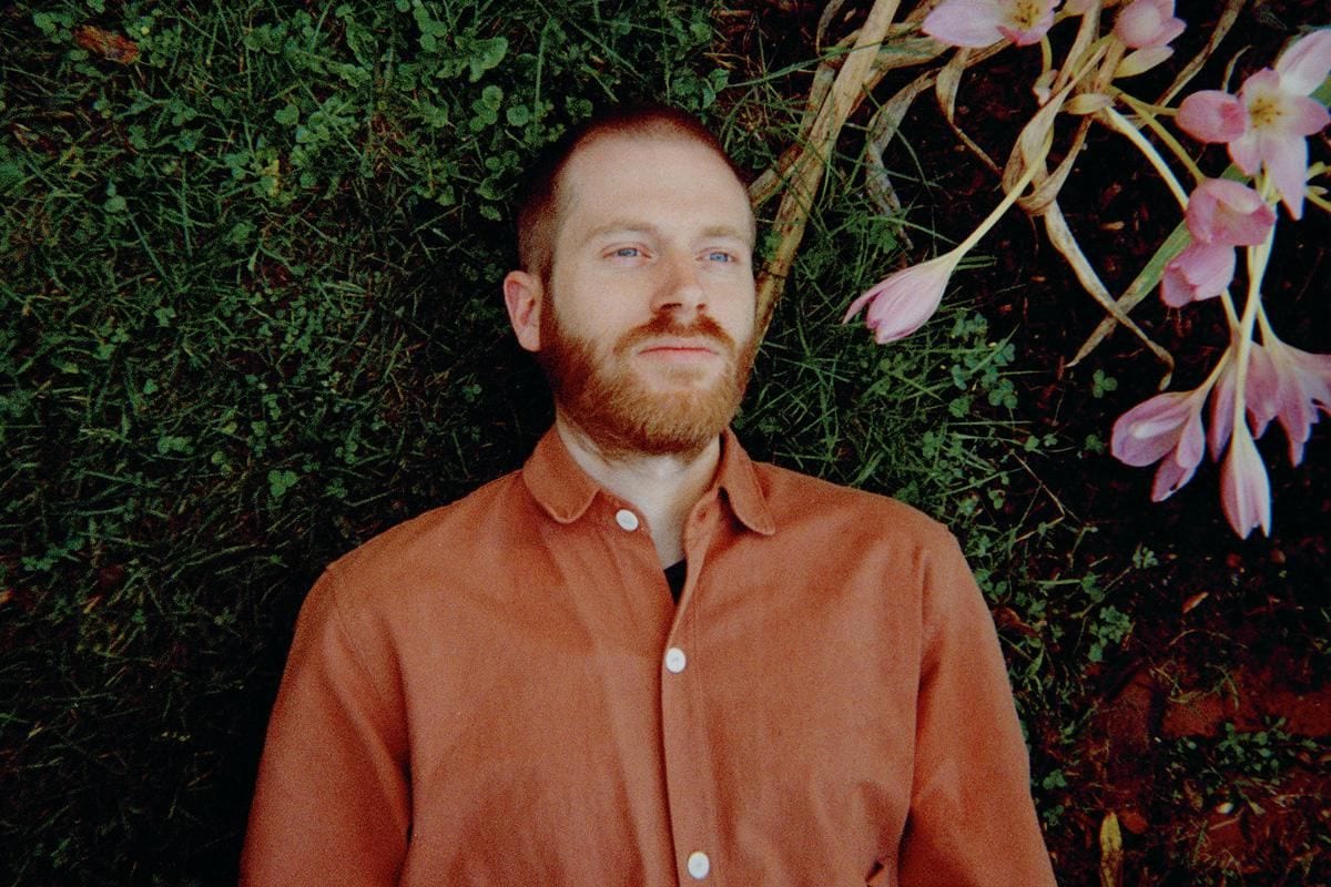 Dave Scanlon’s ‘Pink in each, bright blue, bright green’ Is a Stark, Deeply Elegant Solo Work
