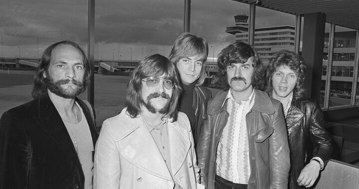 Meanwhile and Far Away: The Moody Blues’ ‘Long Distance Voyager’ at 40
