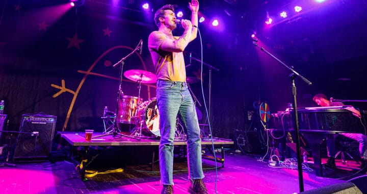 Jukebox the Ghost Get Silly with Audience on ‘Cheers!’ Tour