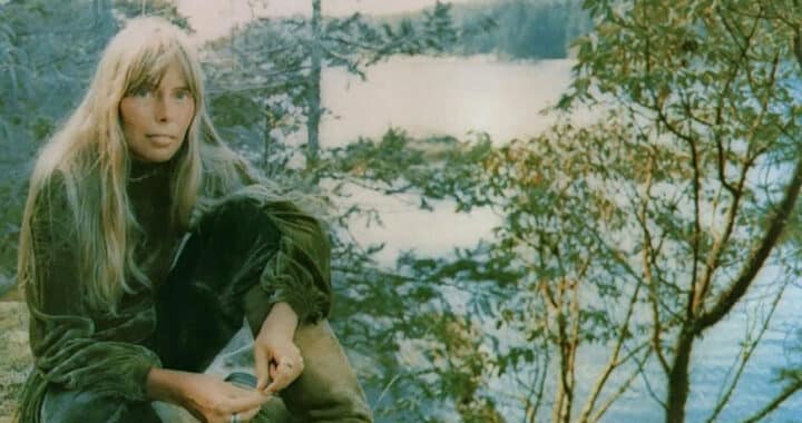 Joni Mitchell Went Back to the Land on ‘For the Roses’ 50 Years Ago