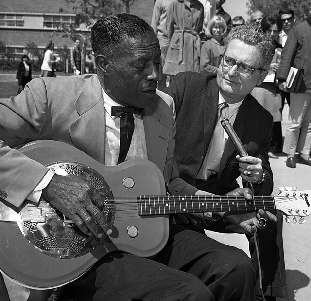 Son House playing as D. K. Wilgus records music