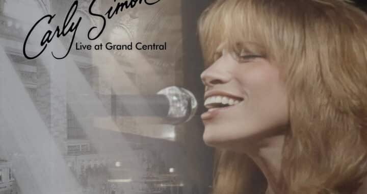 Carly Simon Performed at an Unpublicized Concert at Grand Central Station in 1995