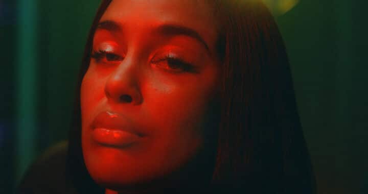 Jorja Smith Charms with ‘Falling or Flying’