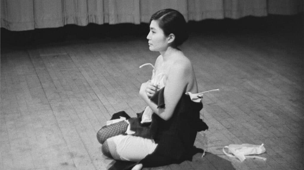 Yoko Ono, Cut Piece