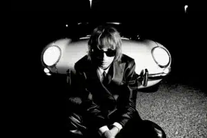 Thomas Raggi Rocks Out with ‘Masquerade’