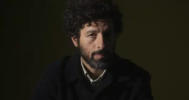 José González Gently Rages ‘Against the Dying of the Light’