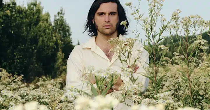 Flore Laurentienne Masterfully Blend Strings and Synthesizers