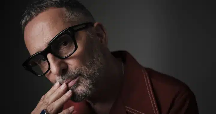 Jorge Drexler Performs His Homecoming Dance